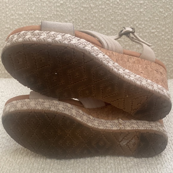 Paola Zodiac Wedge Sandals - Picture 11 of 11